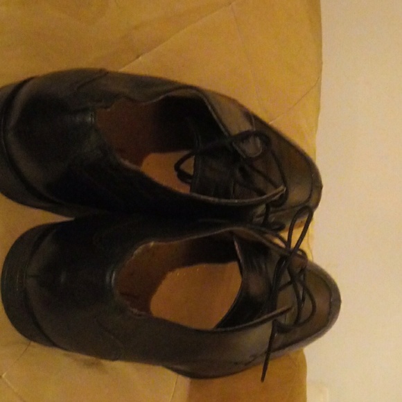 Shoes - Picture 4 of 5